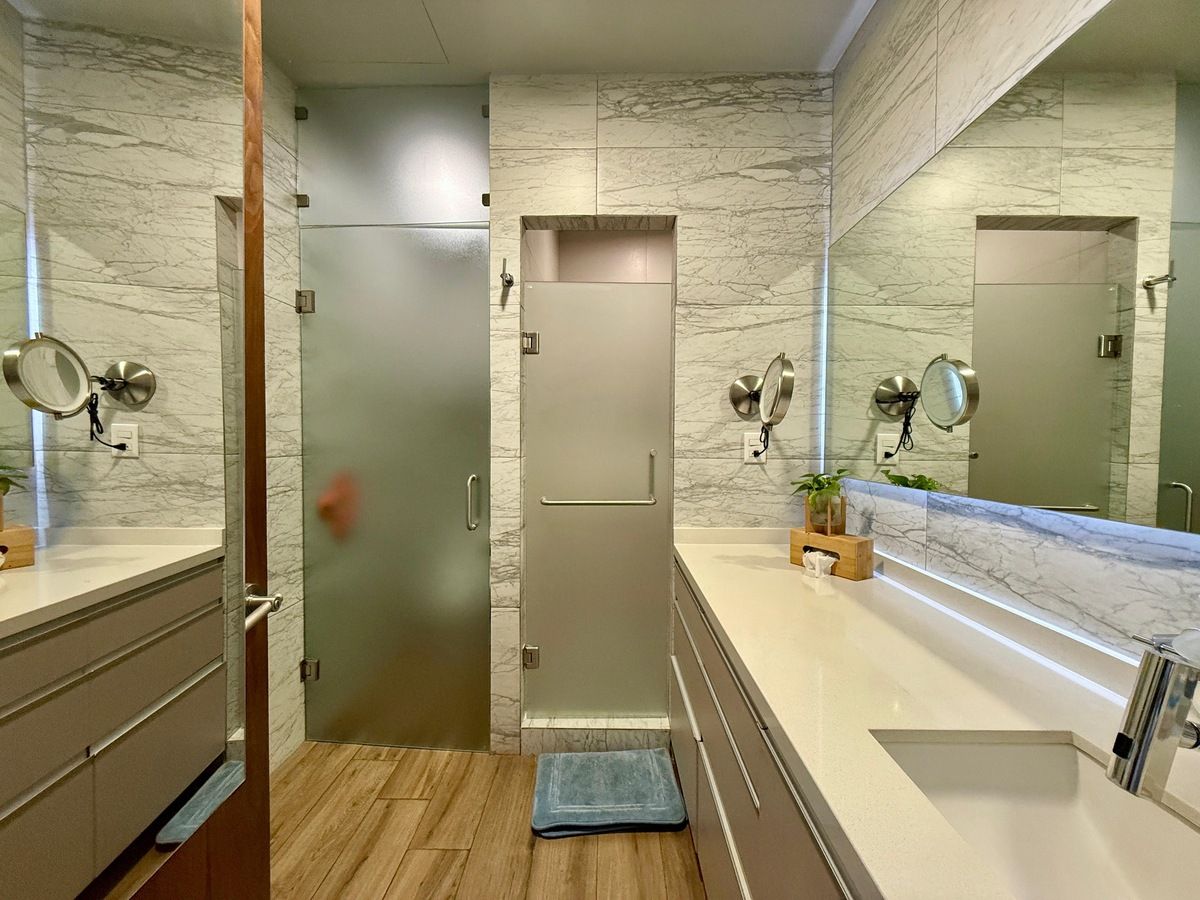 8 of 20: Baño Principal