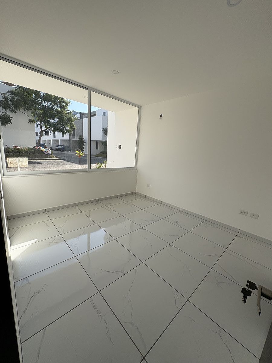 Recámara en planta baja, foto 7 de 44