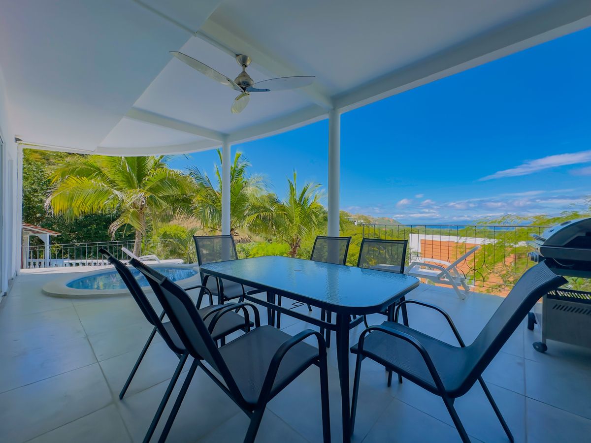 Casa Bella Luna | Estilo de vida con vista al mar en Playas del Coco | Vista al mar ahora 419K!