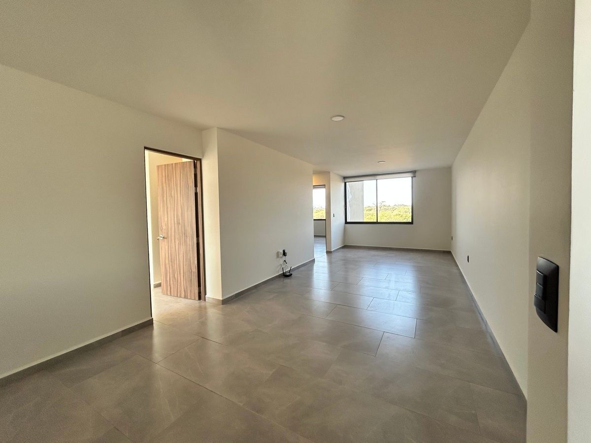 6 de 25: SALA Y COMEDOR AL ENTRAR