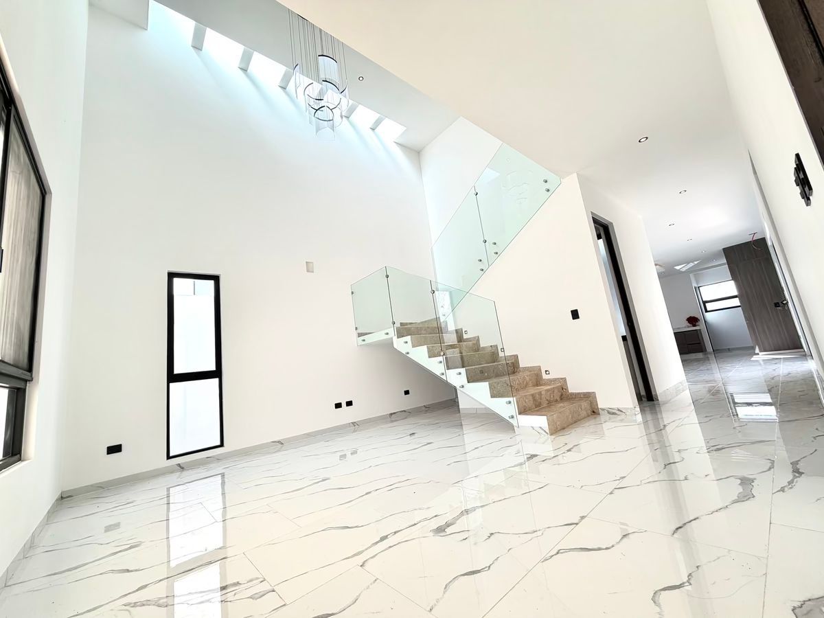 2 de 23: Sala a Doble Altura