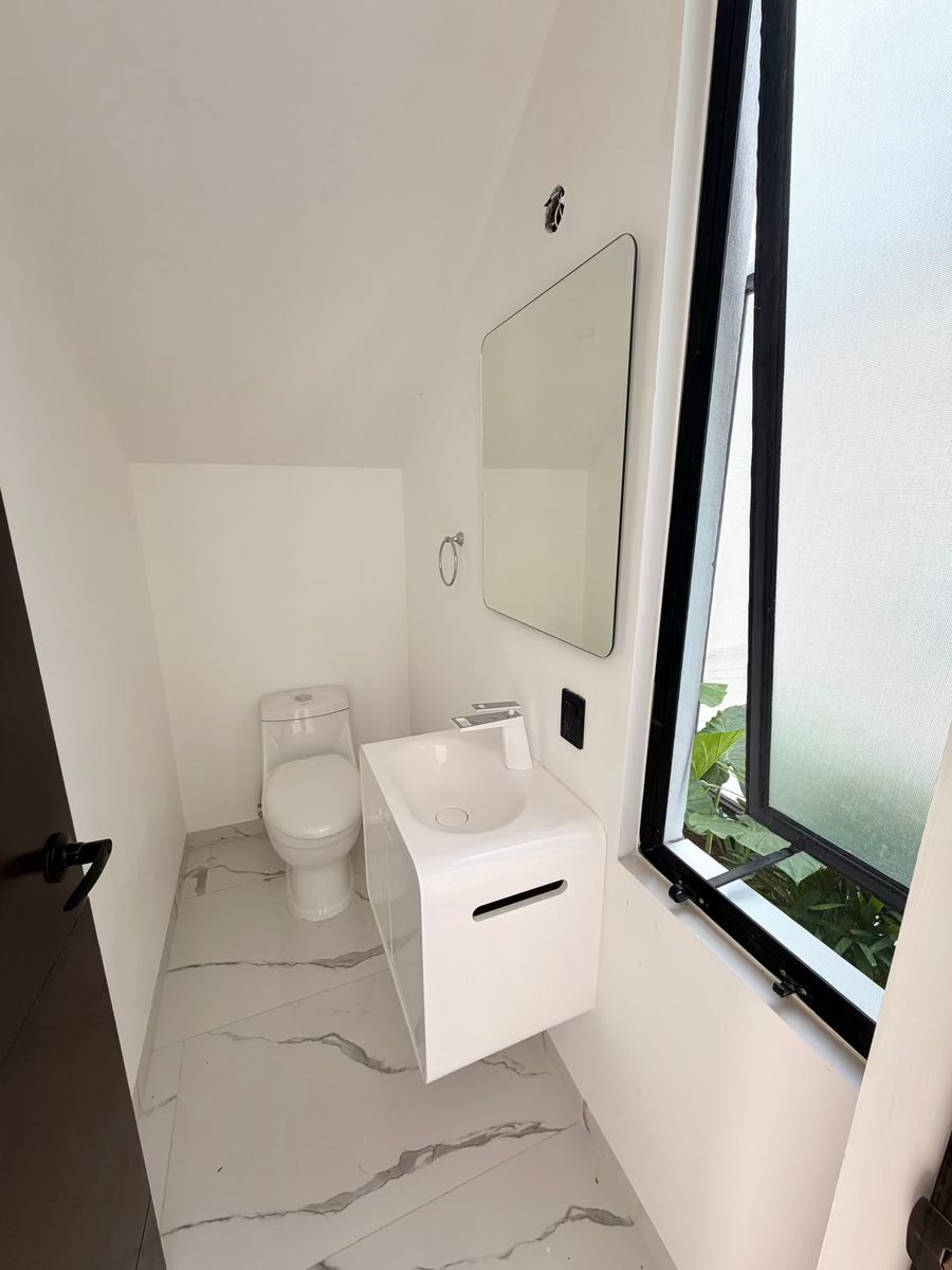 9 de 23: Medio Baño