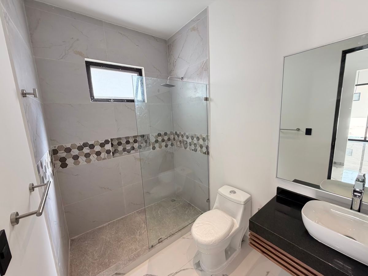 12 de 23: Baño Recámara Planta Baja