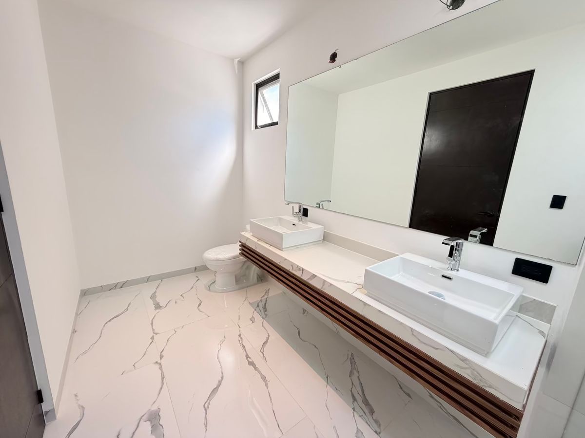 15 de 23: Baño Recámara Principal