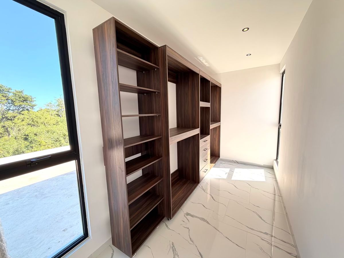 18 de 23: Closet Vestidor Tercera Recámara