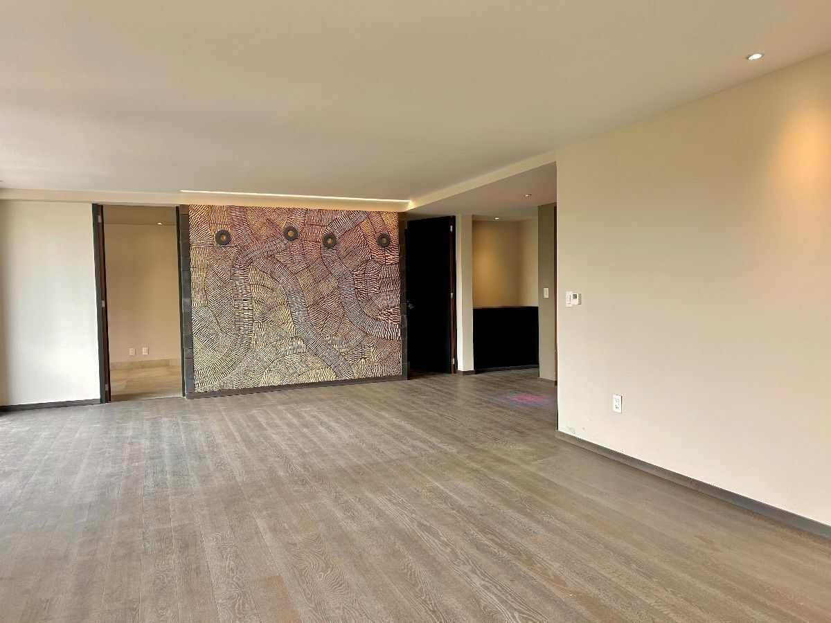 5 of 14: Amplia estancia sala-comedor