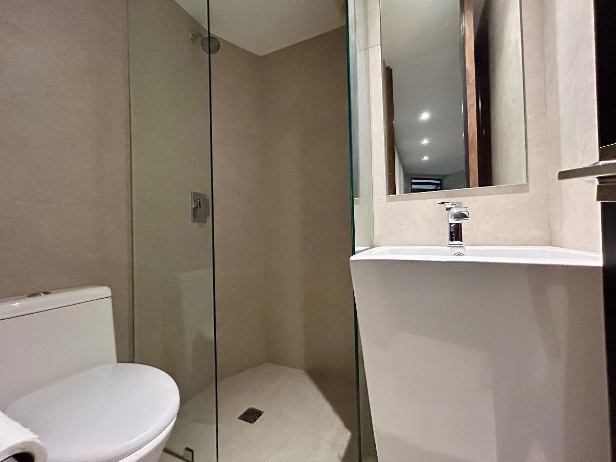 11 de 14: Baño con ducha