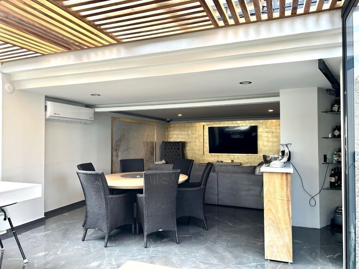 17 de 33: comedor con barra