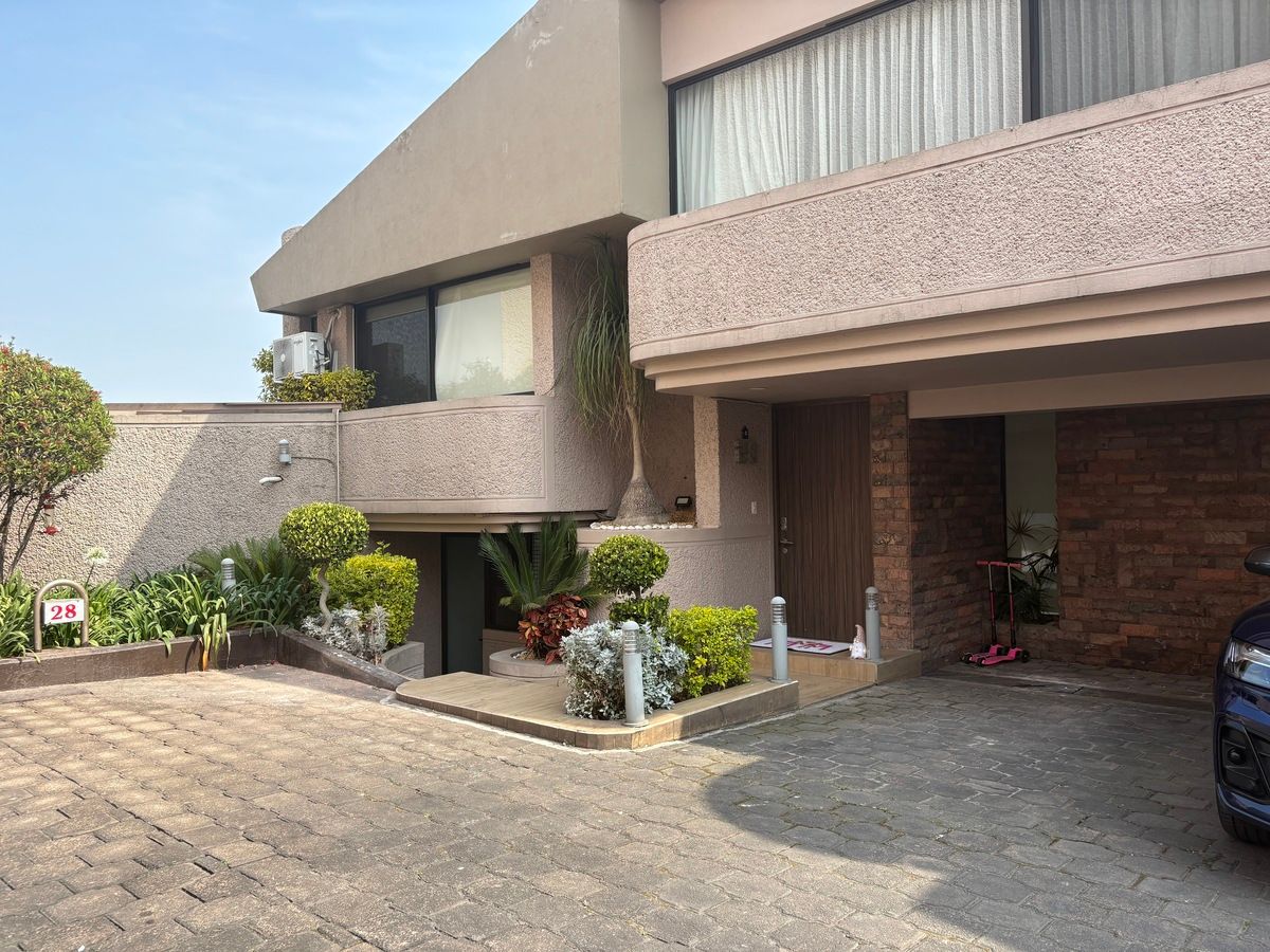 4 de 33: Fachada de la casa