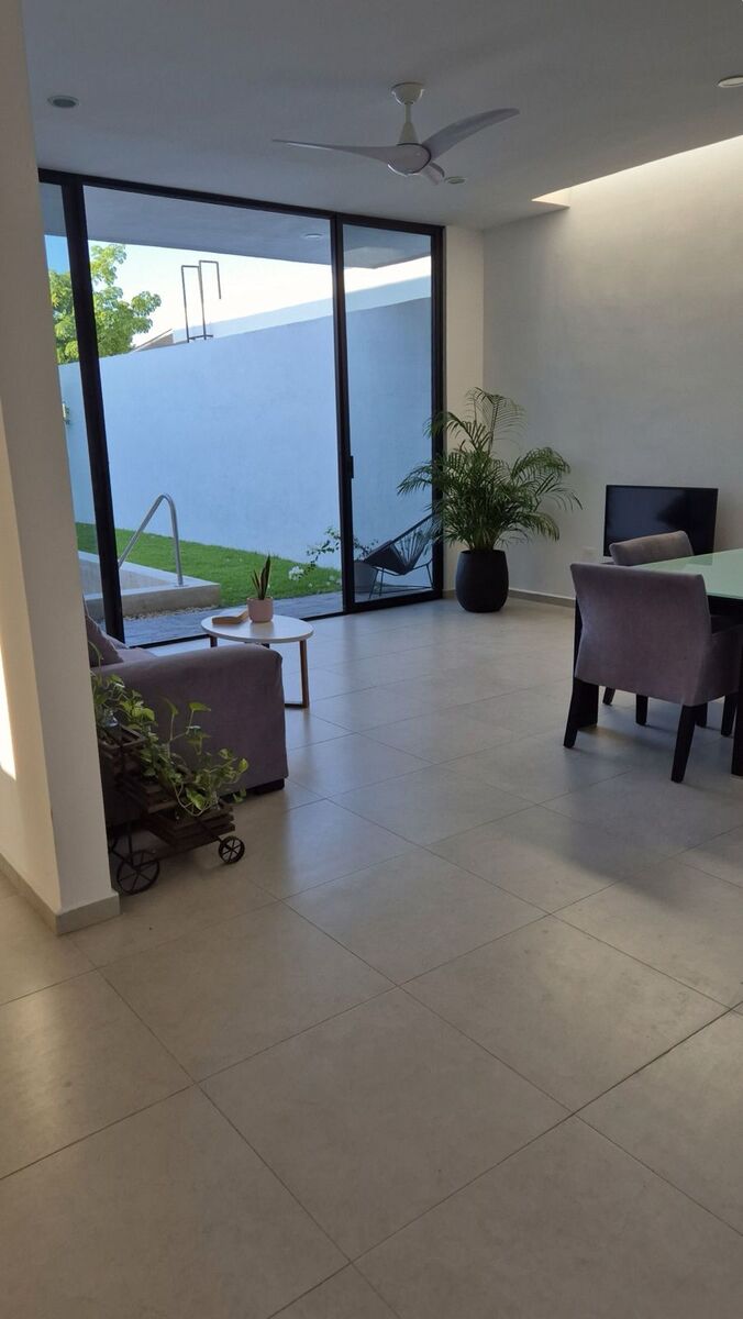 4 of 11: Sala-comedor