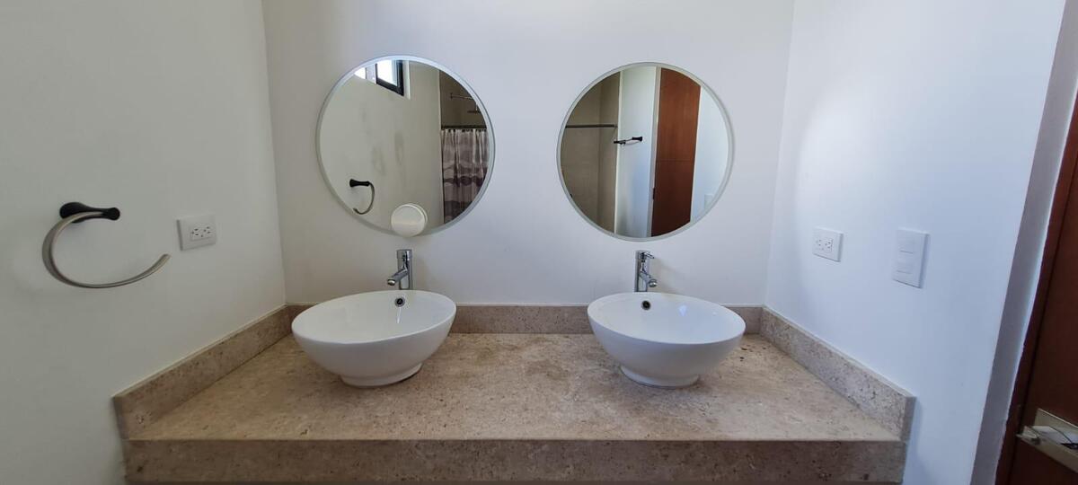 10 of 16: Baño Recámara Principal