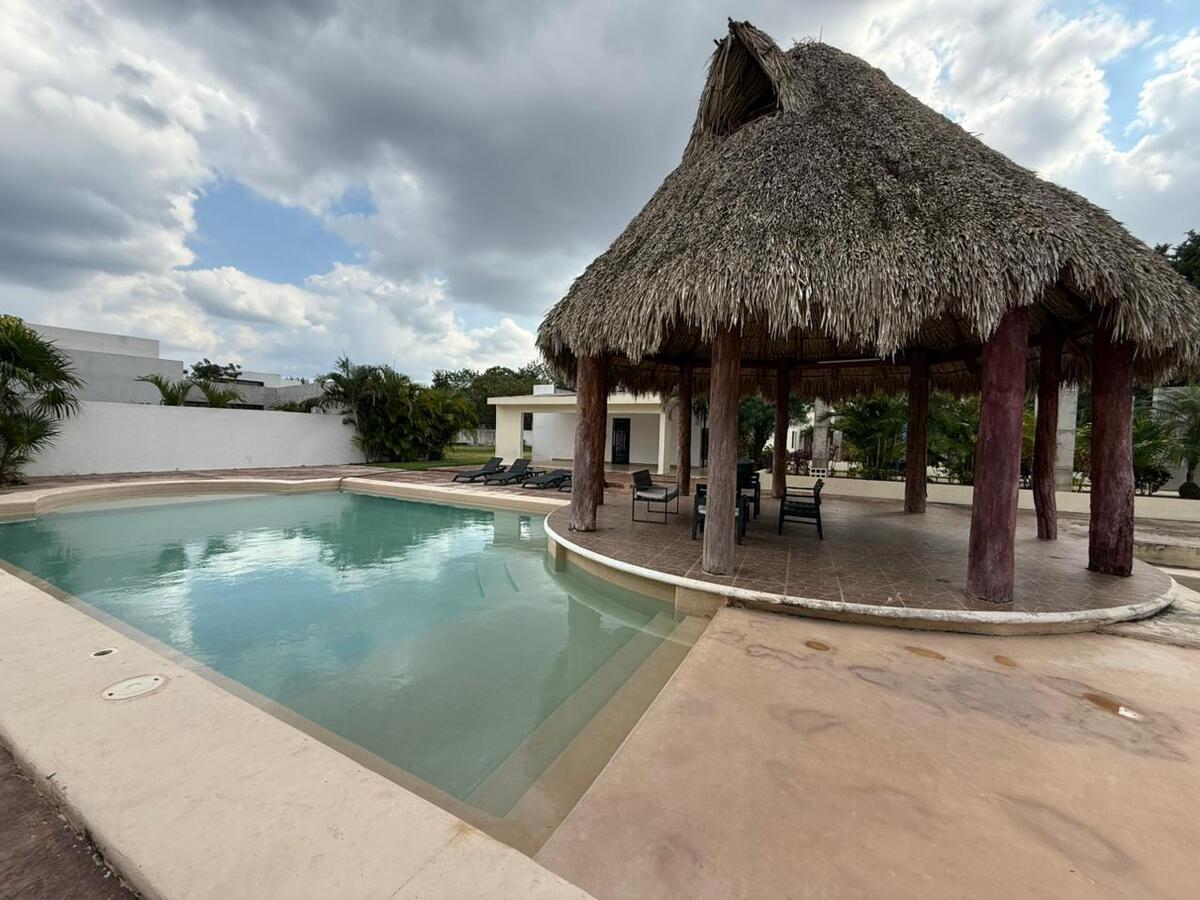 15 of 16: Palapa y Alberca