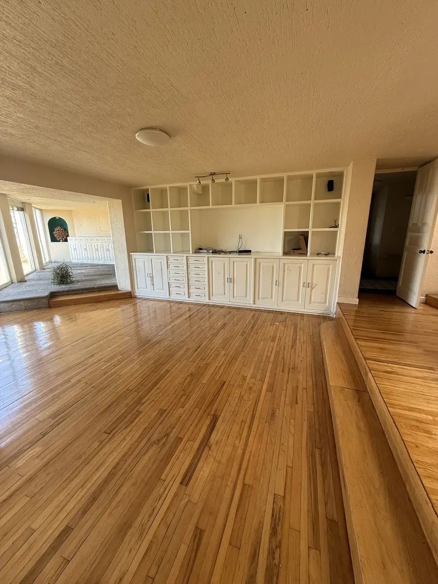 21 of 28: Family Room