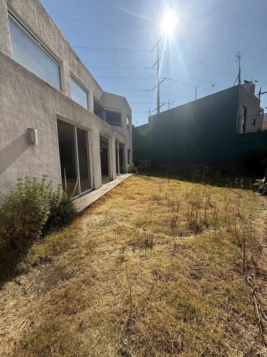 27 of 28: Jardín privado