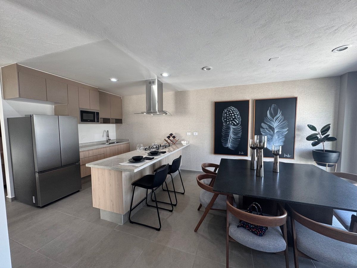 2 de 14: Cocina integral y comedor