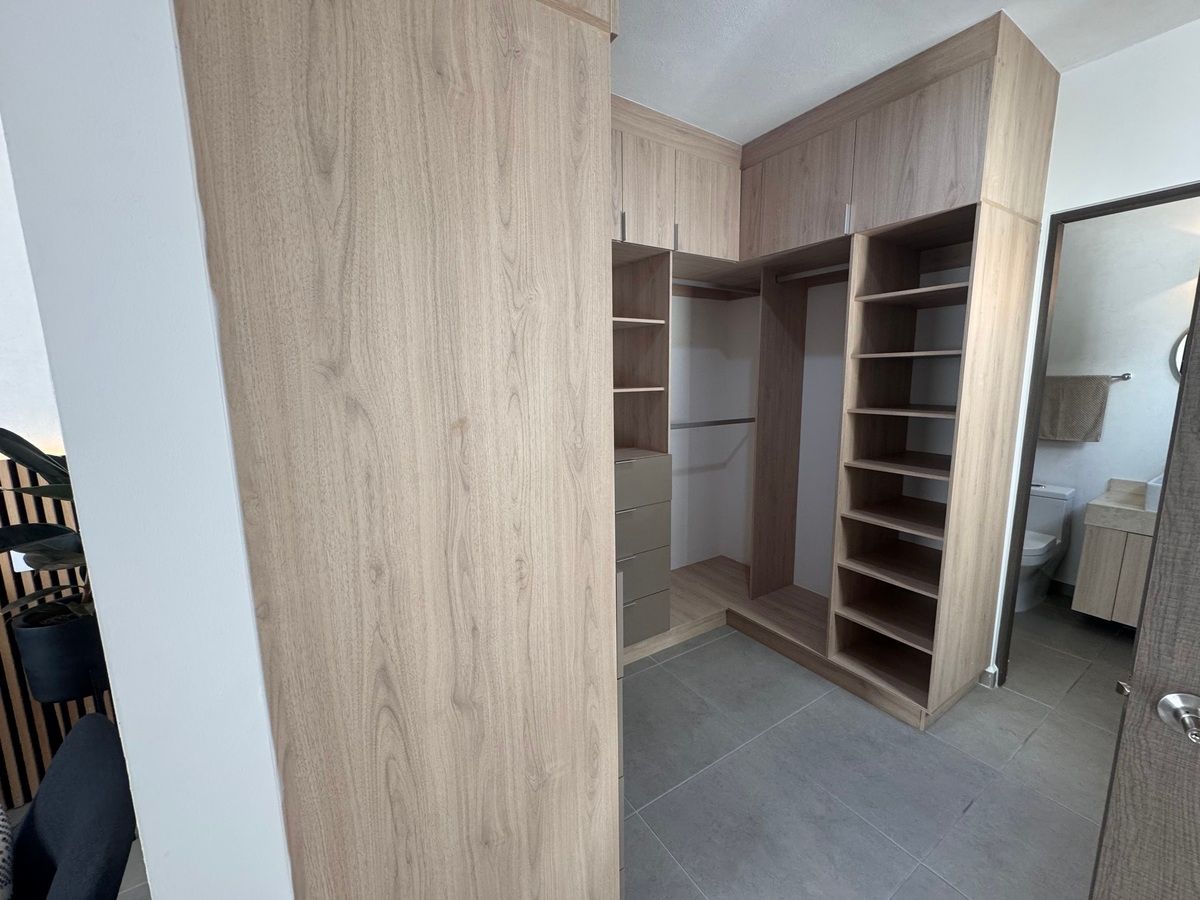 10 de 14: Clóset recámara principal