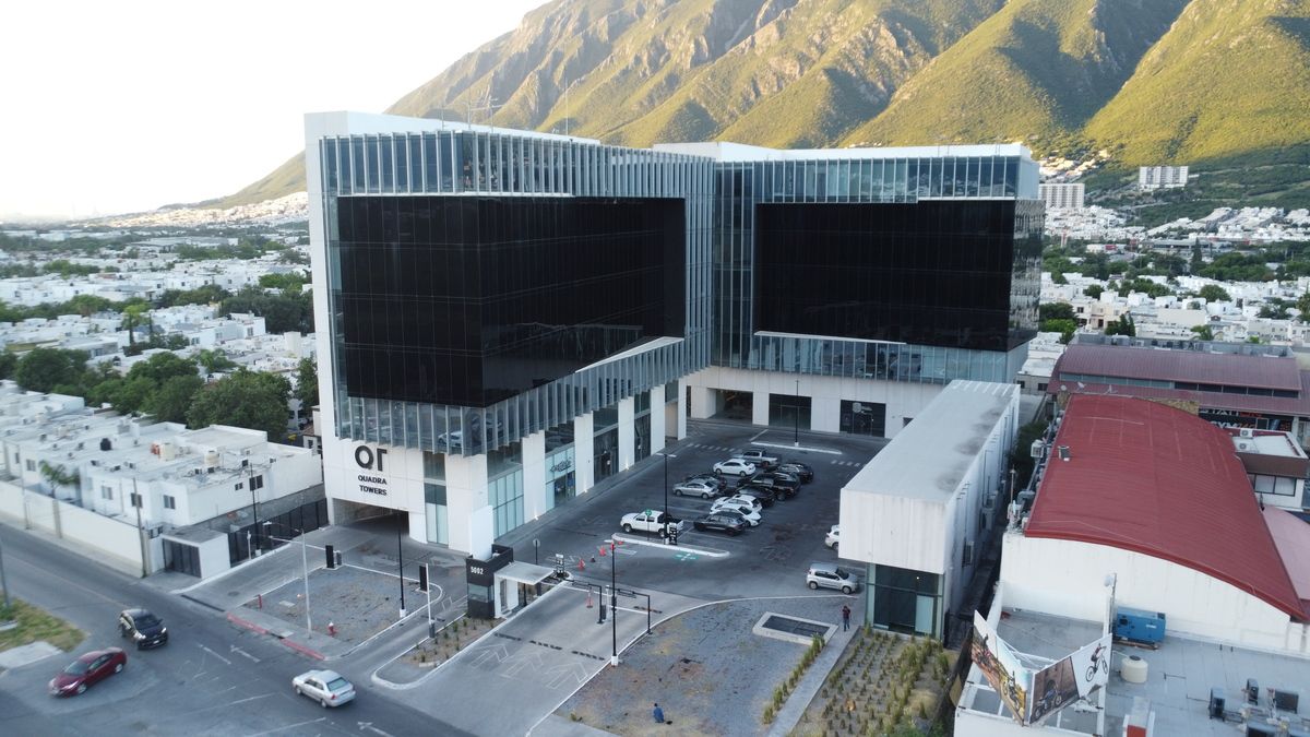 7 de 17: Vista aérea del edificio corporativo QUADRA TOWERS