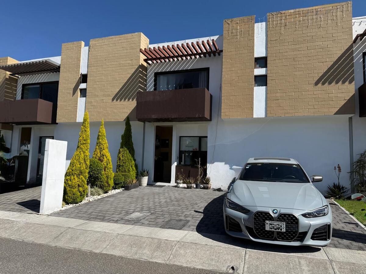 2 de 35: Fachada principal