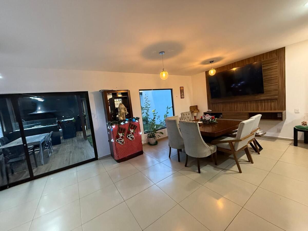 8 de 35: Sala comedor