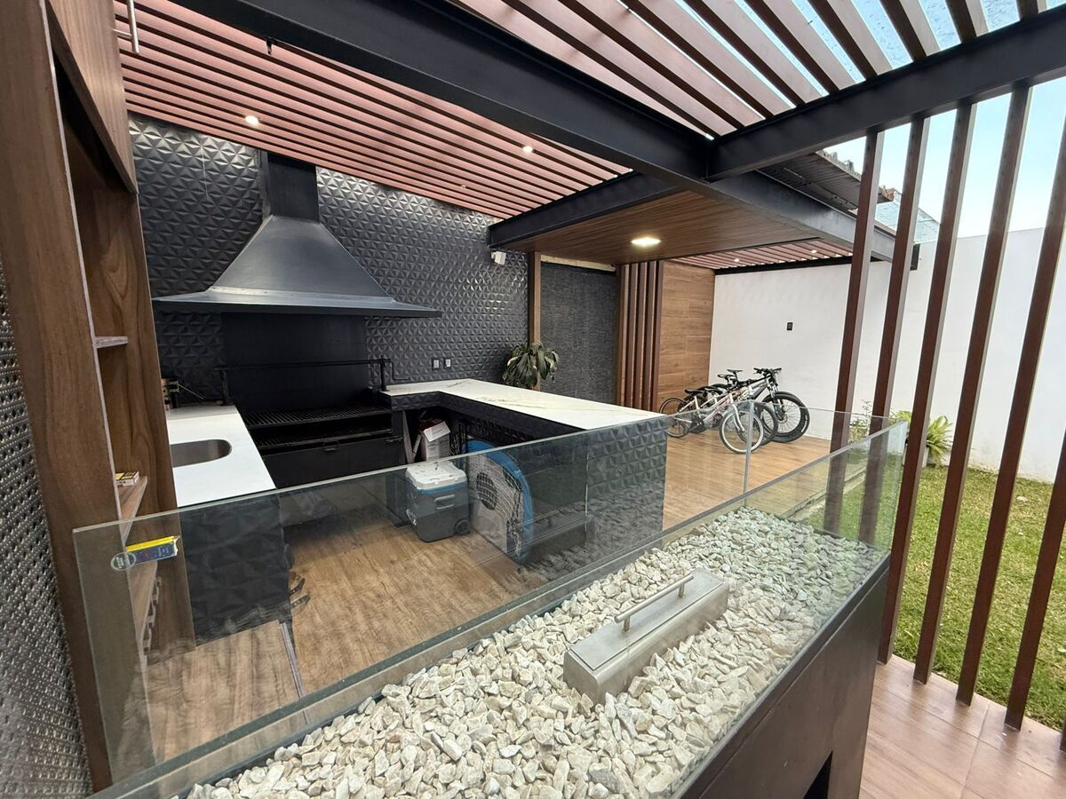 12 de 35: Patio - Jardín