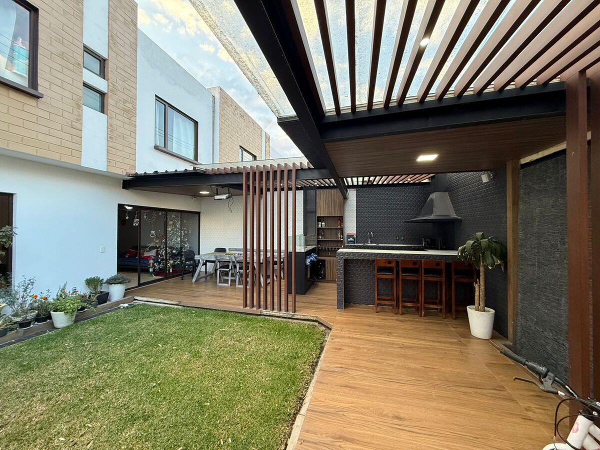 13 of 35: Patio - Jardín