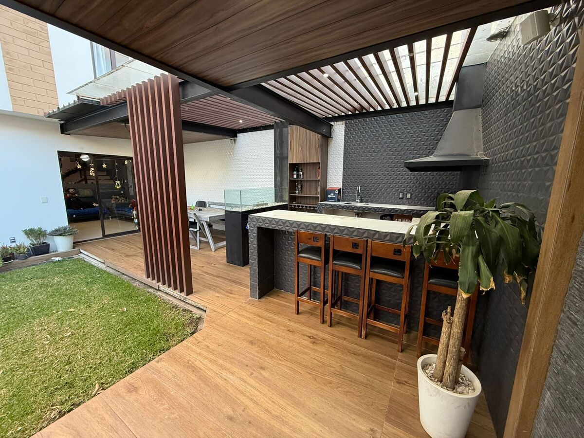 16 de 35: Patio - Jardín