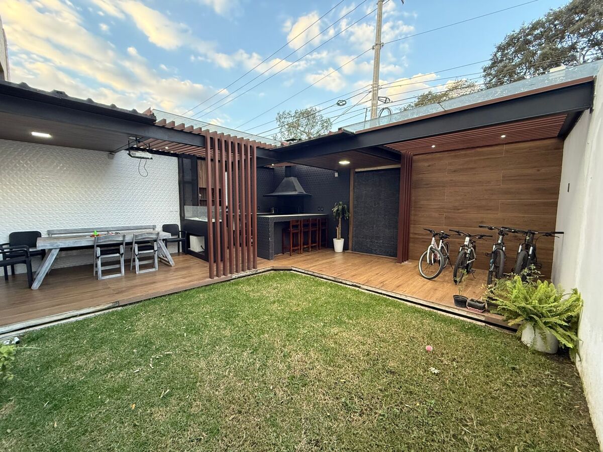 14 of 35: Patio - Jardín