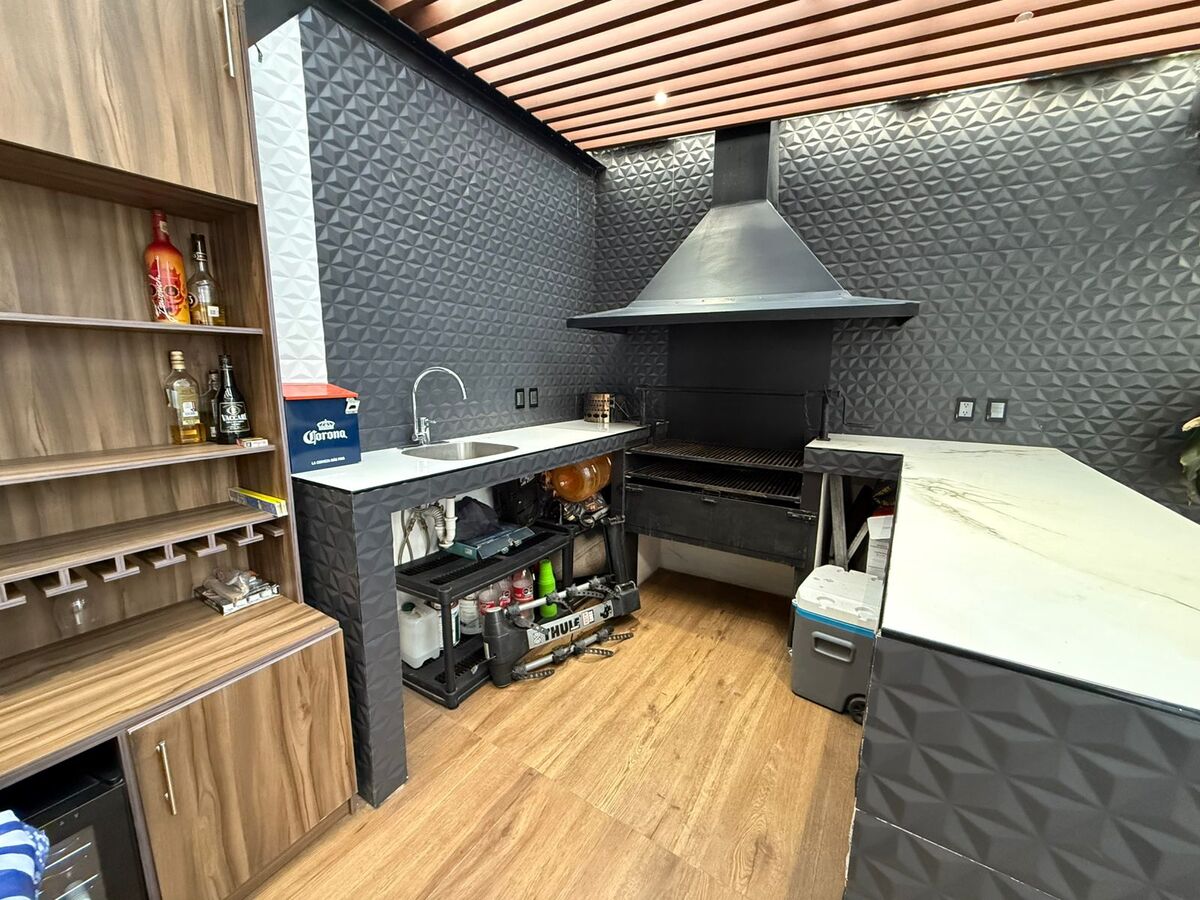 15 of 35: Patio - Jardín