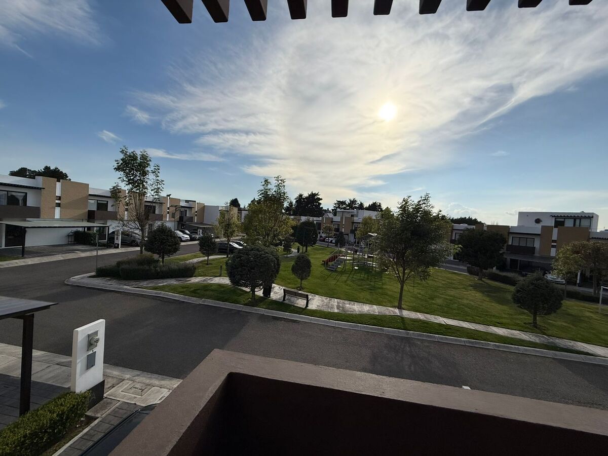 25 of 35: Balcón recámara principal