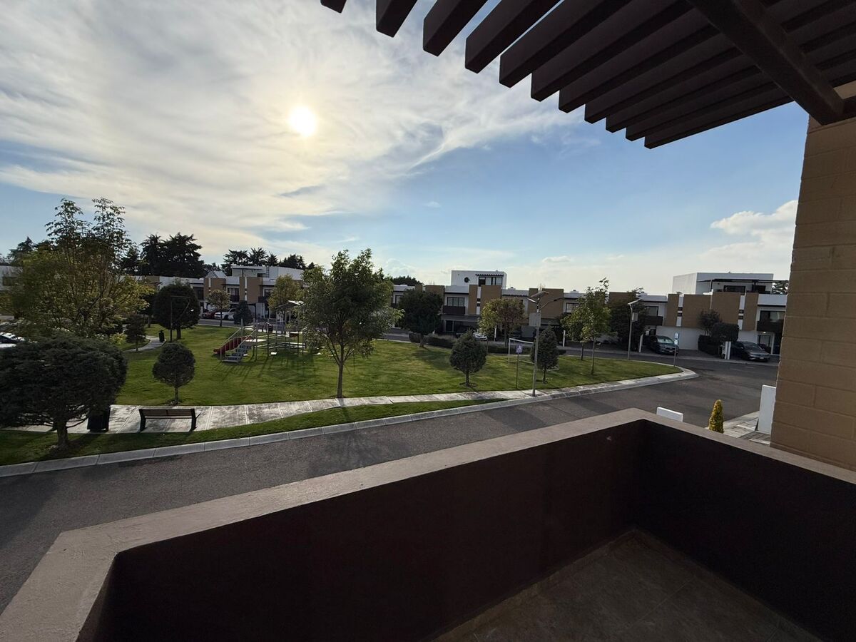 26 de 35: Balcón recámara principal