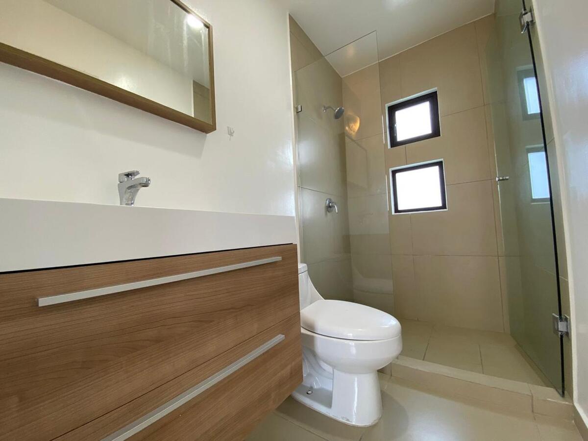 29 of 35: Baño compartido rec secundarias