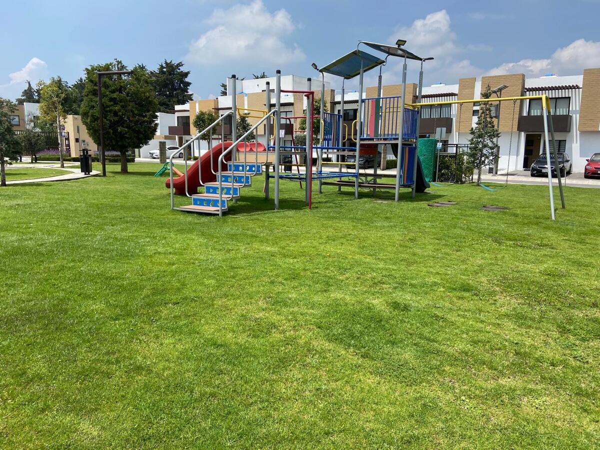 33 of 35: Área común