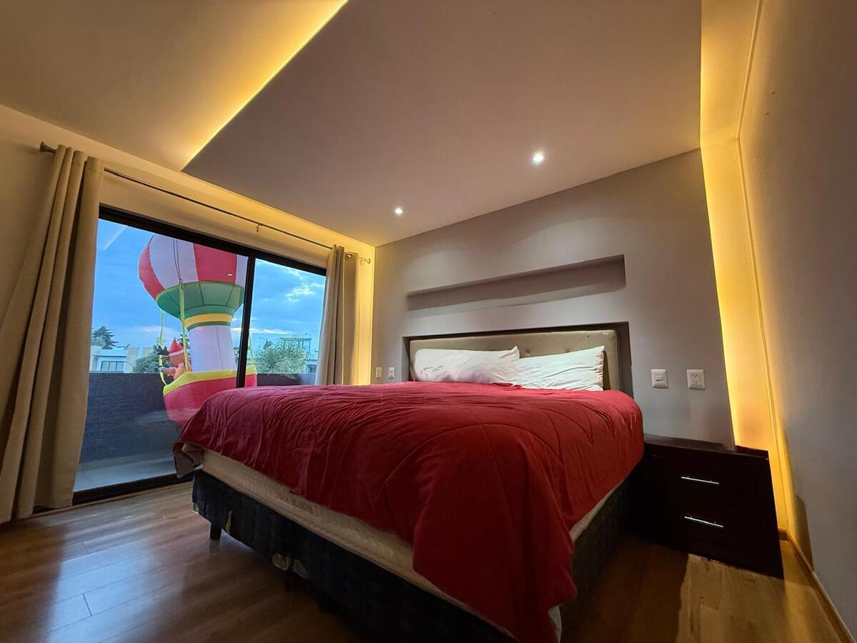 22 of 35: Recámara principal