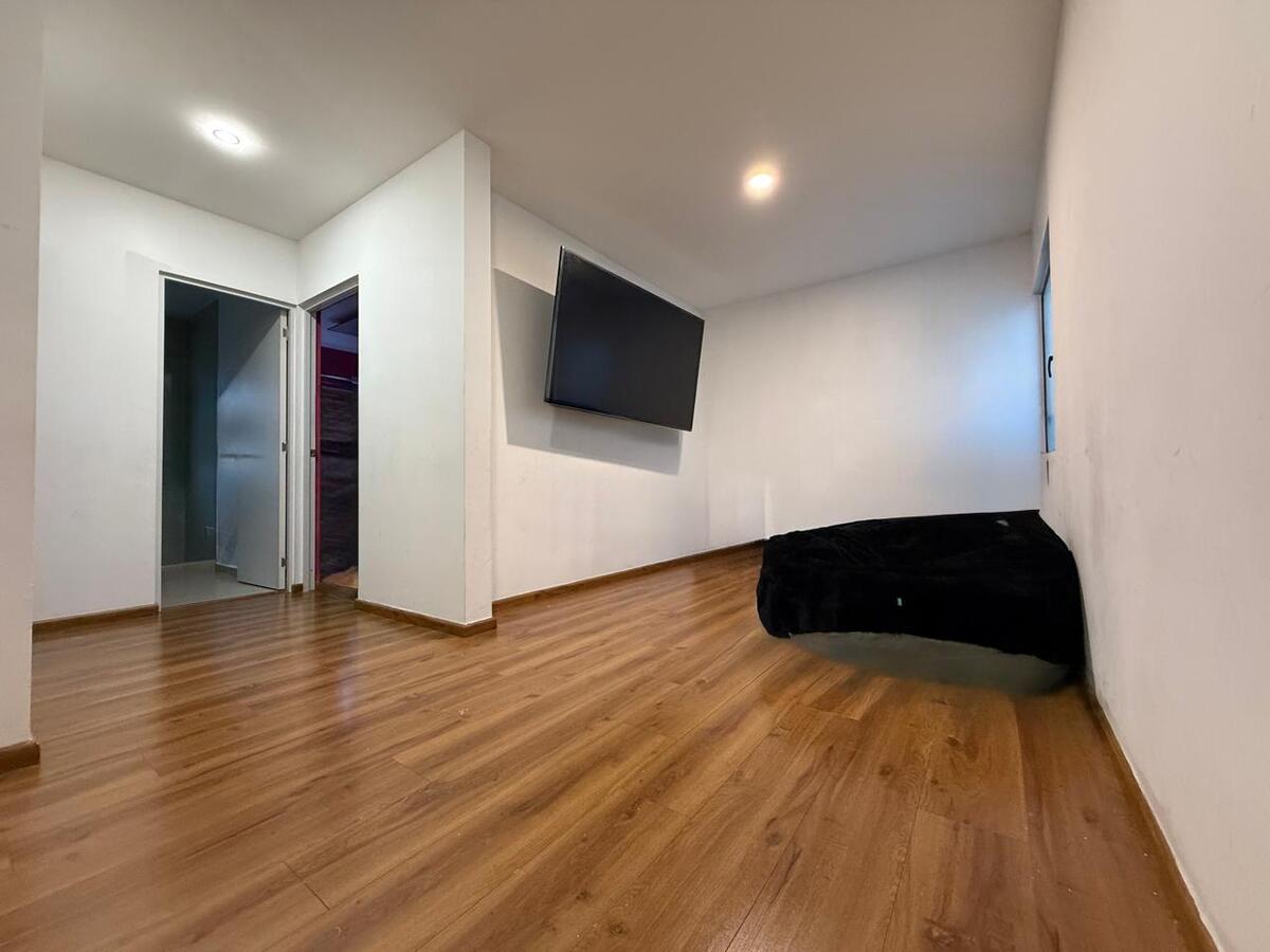 19 of 35: Sala de TV