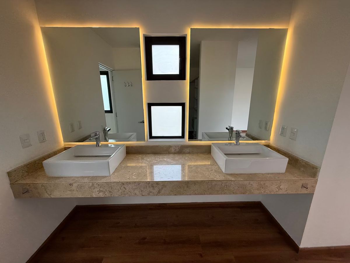 23 de 35: Baño recámara principal