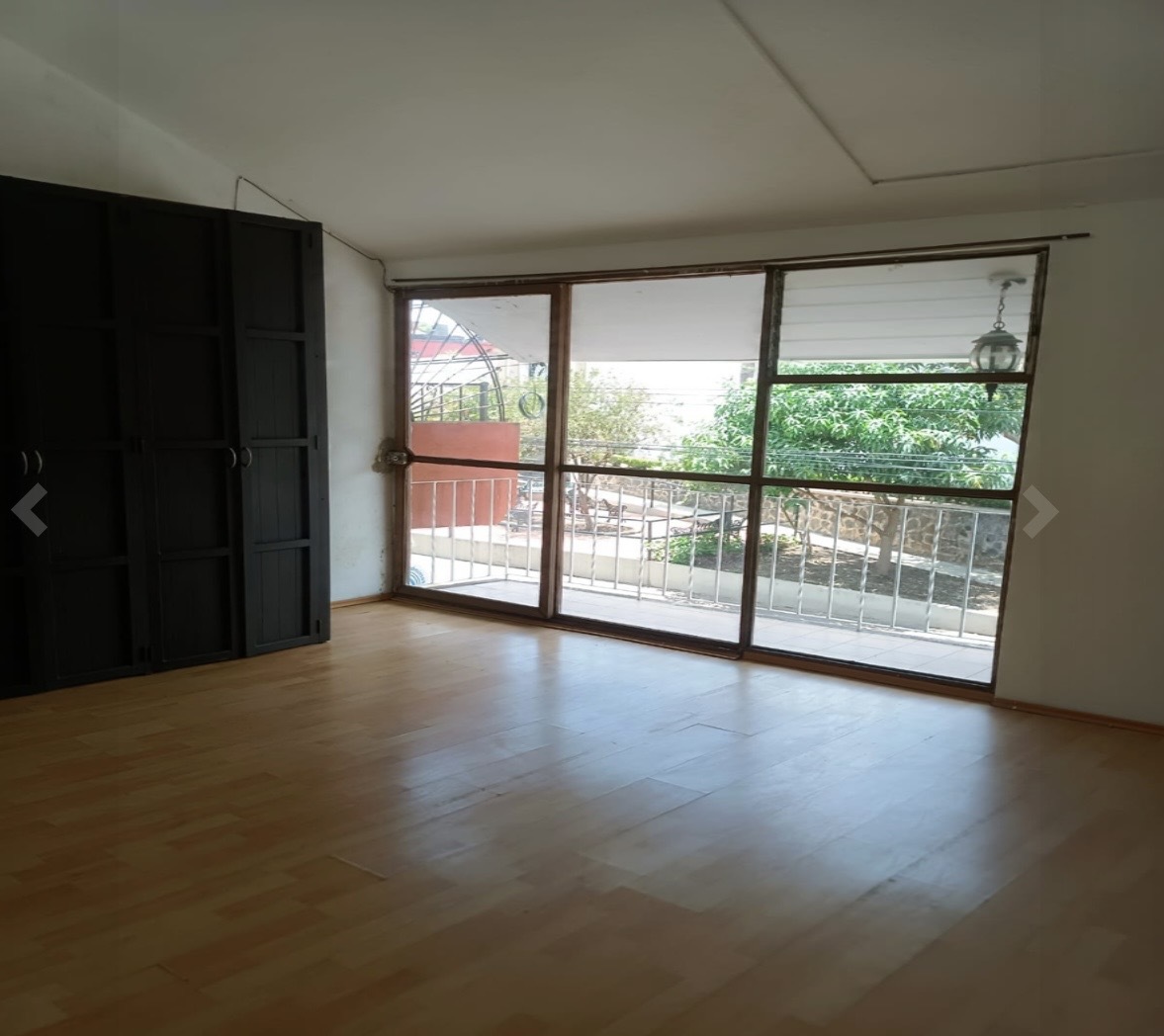 7 of 15: Recamara principal con balcón