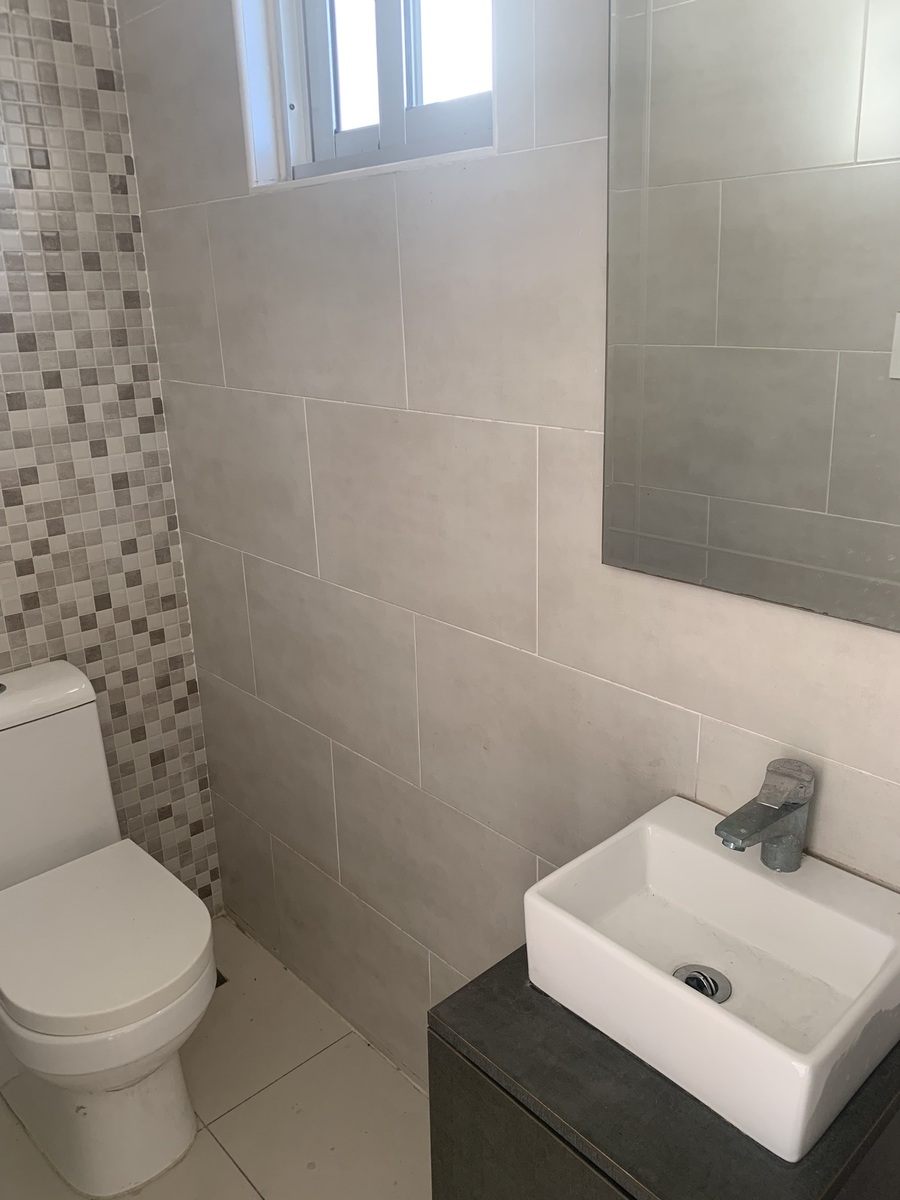 9 de 17: Baño de Invitados