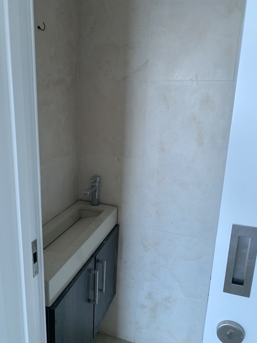 6 de 14: Baño de Invitados