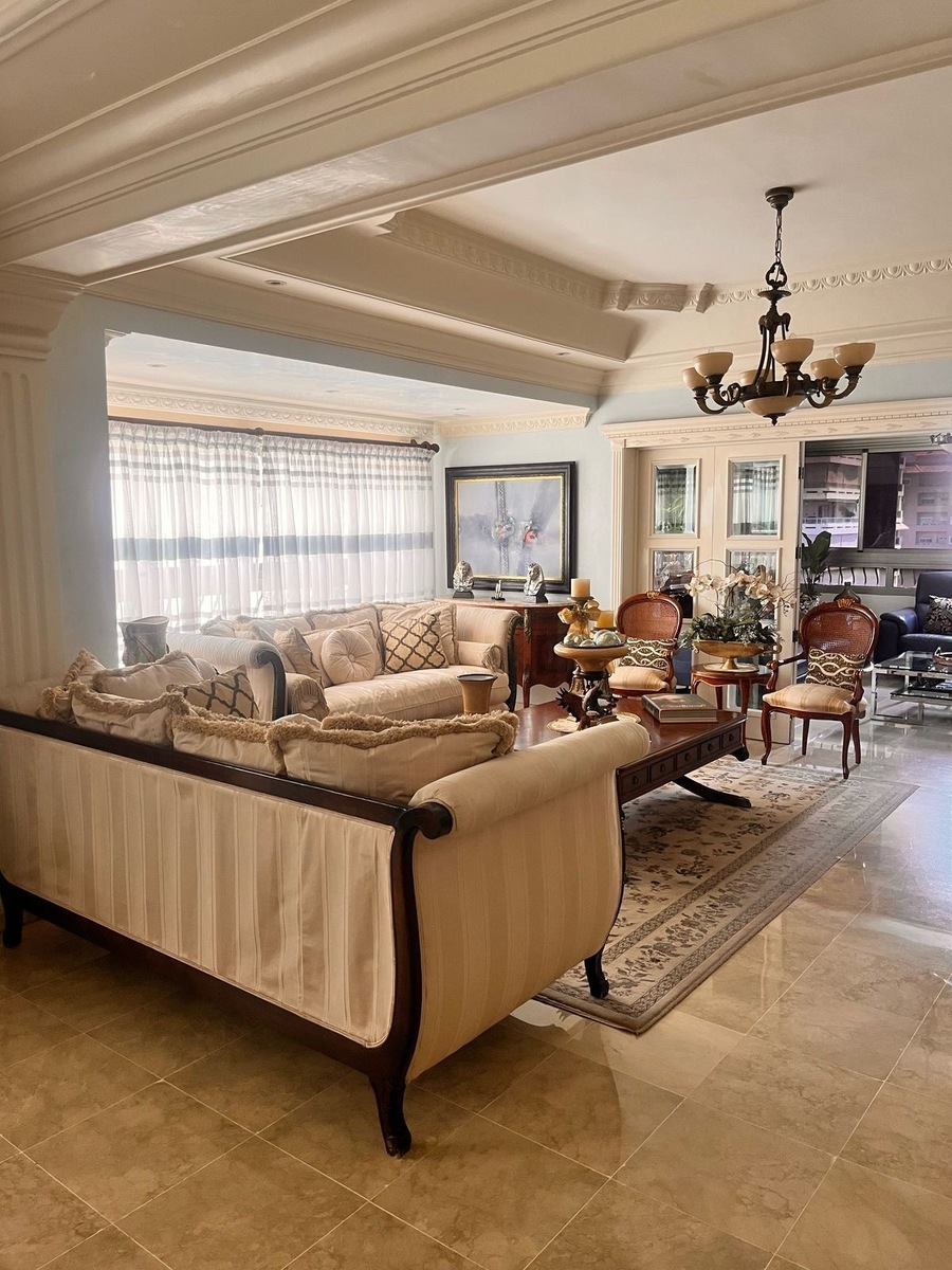 2 de 21: Salon Principal