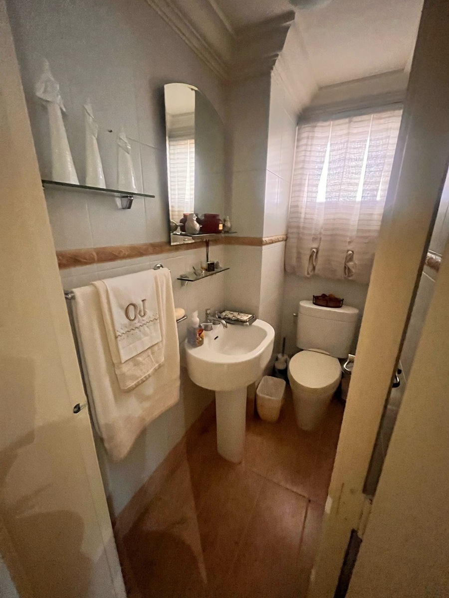 7 de 21: Baño de Invitados