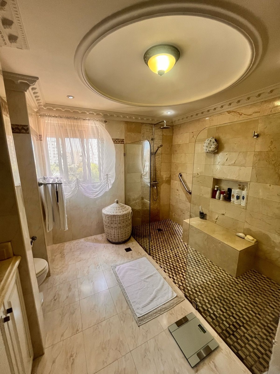 13 de 21: Baño Principal