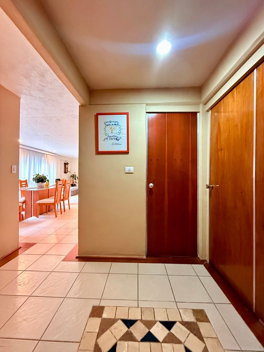 14 de 46: Vestíbulo interior