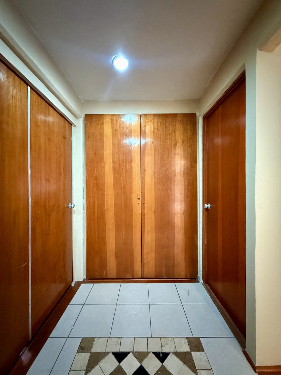 19 de 44: Vestíbulo interior