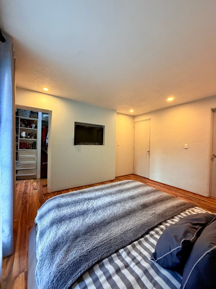 34 of 48: Recámara principal