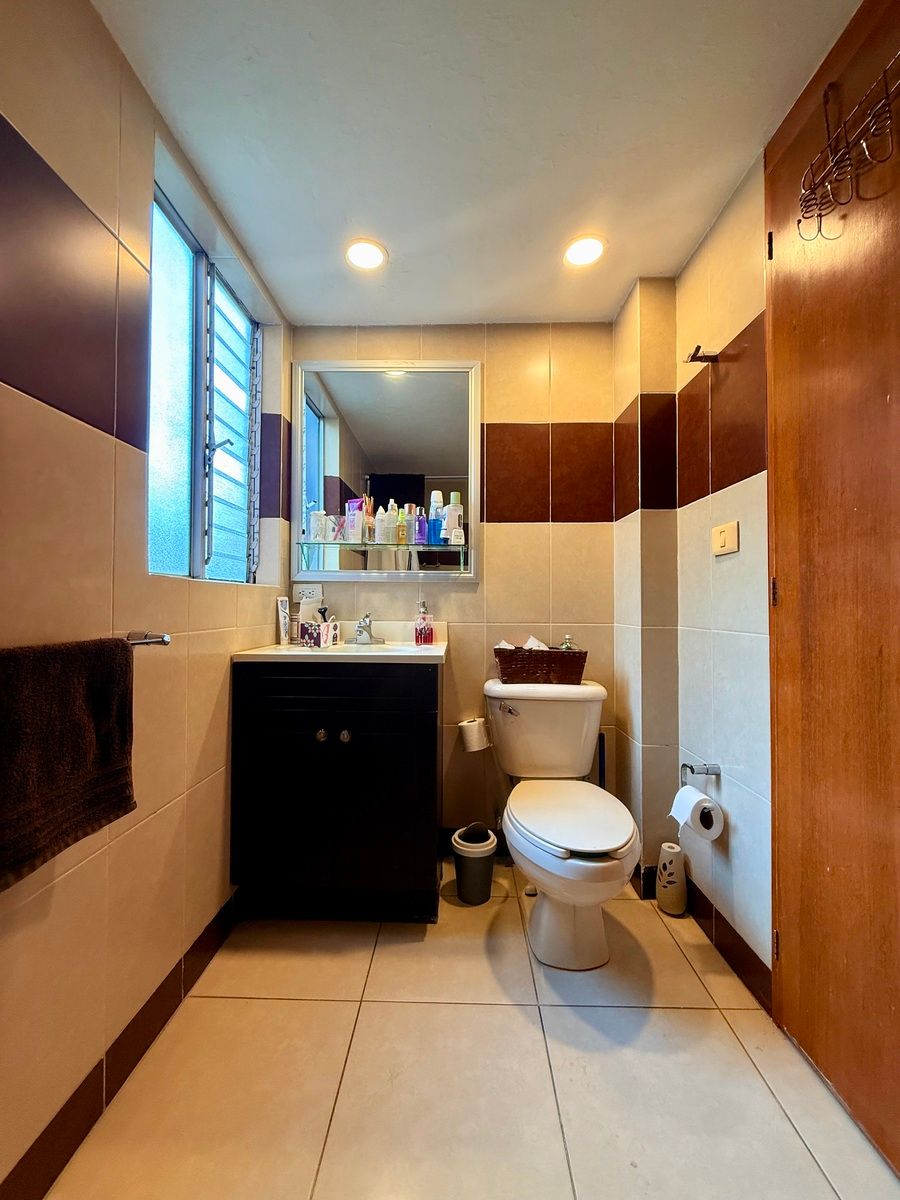 41 of 48: Baño recámara principal