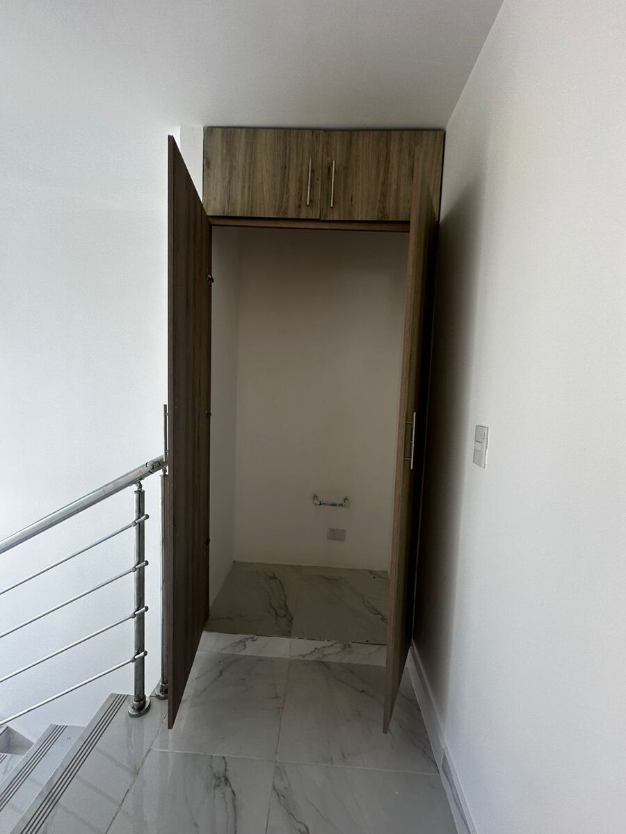 12 de 29: Closet de ropa blanca