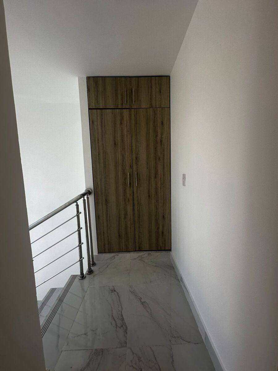 13 de 29: Closet de ropa blanca