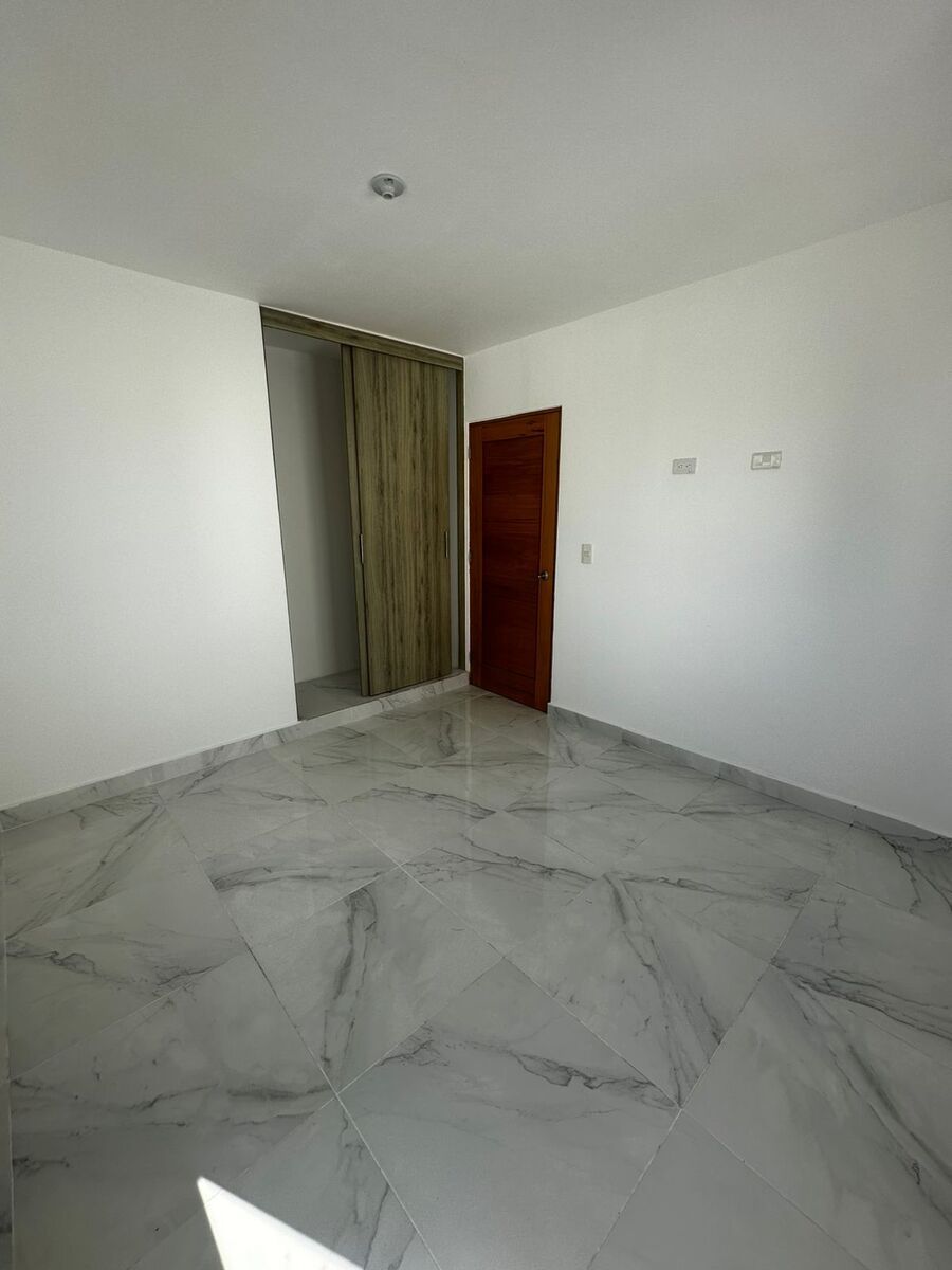 14 de 29: Closet de ropa blanca