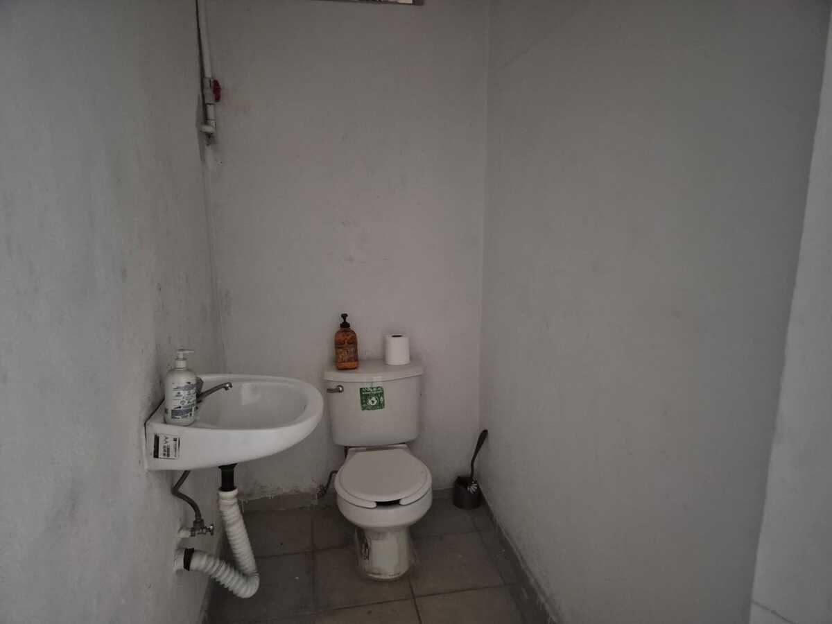 8 of 12: Baño