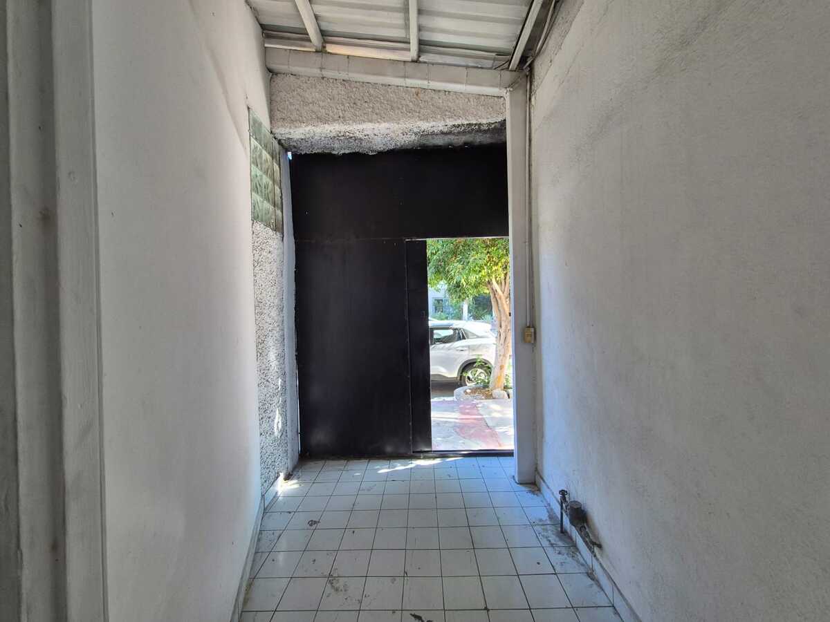 10 of 12: Acceso peatonal